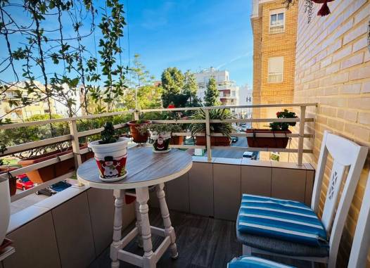 Апартаменты - Перепродажа - Alicante - Las Viñas