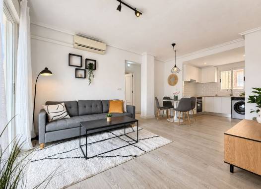 Appartement - Herverkoop  - Orihuela Costa - Villamartín