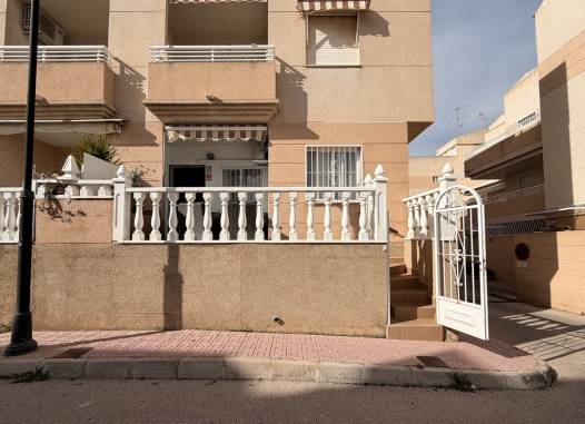 Appartement - Herverkoop  - Torrevieja - Urb. Calas Blancas III