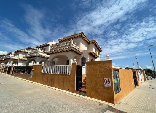 Firemannsbolig - Salg - Orihuela Costa - Montezenia