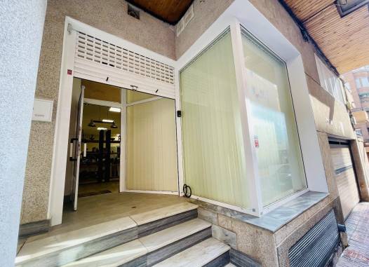 Коммерческое помещение - Перепродажа - Torrevieja - Centro