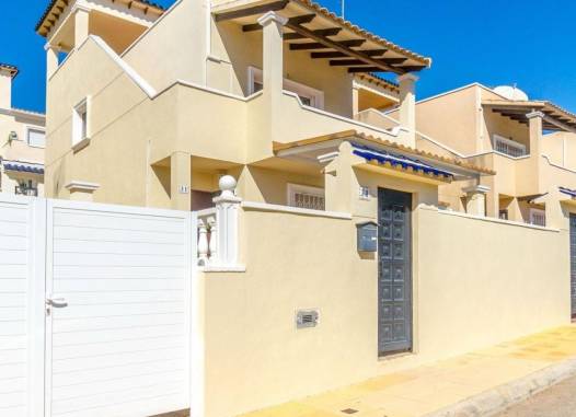 Villa - Herverkoop  - Orihuela Costa - MLSC8145849