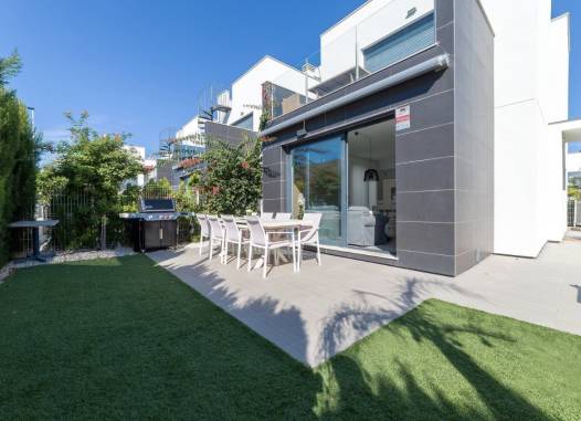 Villa - Herverkoop  - Punta Prima - MLSC7587455
