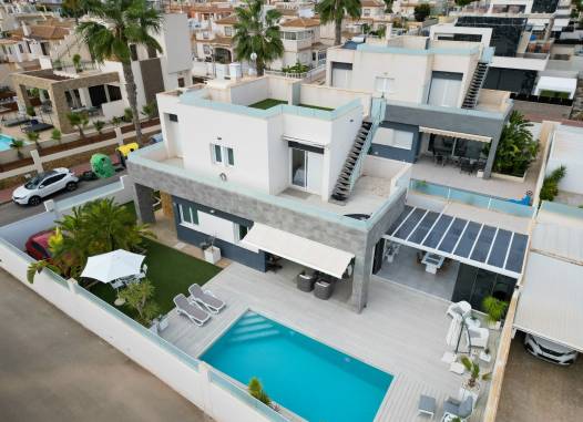 Villa - Herverkoop  - Torrevieja - Aguas Nuevas 1