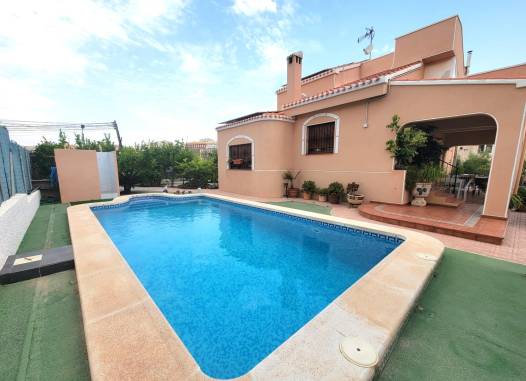 Villa - Herverkoop  - Torrevieja - Aguas Nuevas