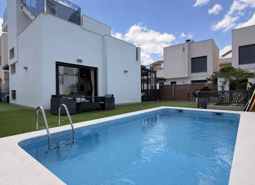 Villa - Herverkoop  - Torrevieja - Aguas Nuevas