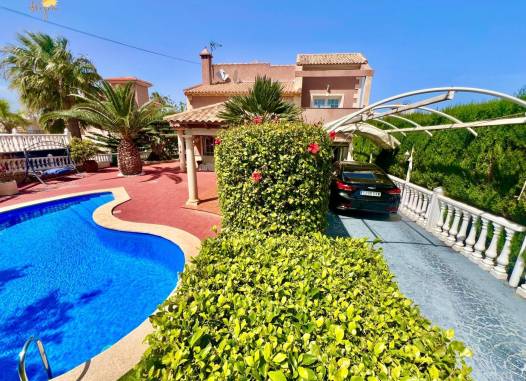 Villa - Herverkoop  - Torrevieja - Los Balcones - Los Altos del Edén