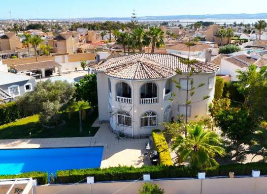 Villa - Odsprzedaż - Torrevieja - La Siesta