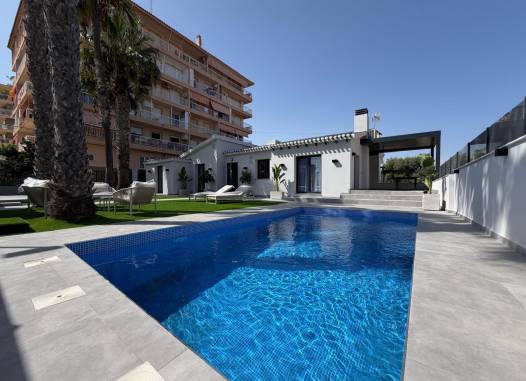Villa - Odsprzedaż - Torrevieja - Punta Prima