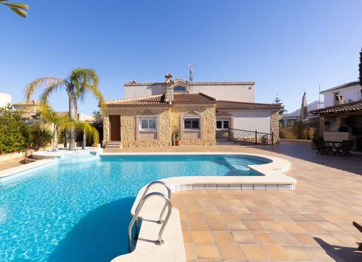 Вилла - Перепродажа - Torrevieja - MLSC8580198