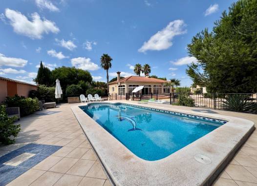 Villa - Resale - Dolores - Cmno. Escorredor