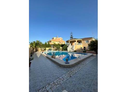 Villa - Resale - Torrevieja - Aguas Nuevas