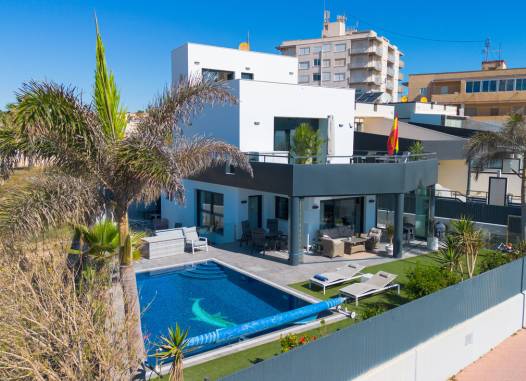 Villa - Resale - Torrevieja - Rosaleda