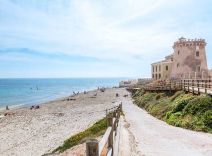 Are you dreaming of a holiday home in Spain? Check what you can get on a viewing tour with us