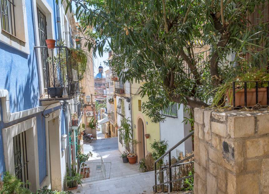 Our best recommendation: smart investment in Alicante’s historic center!