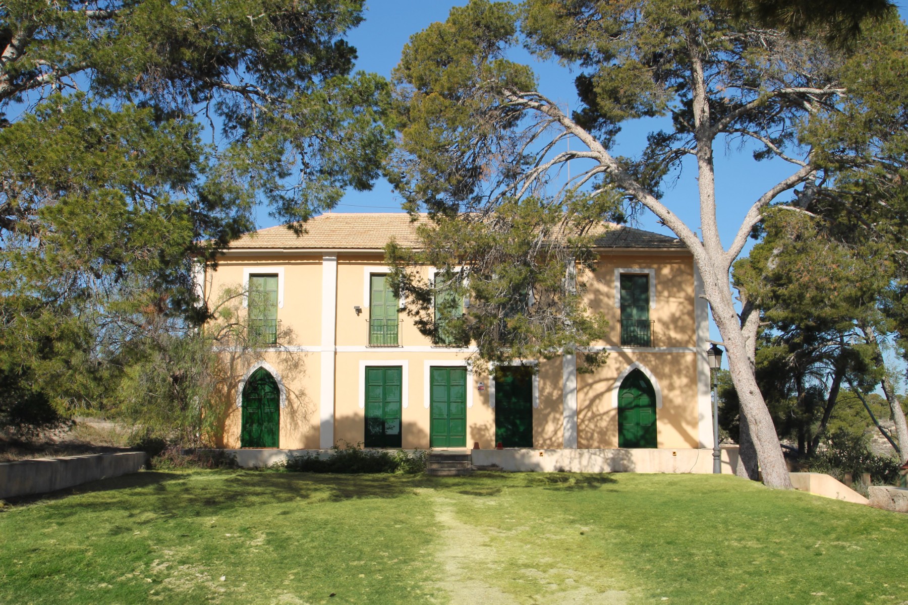 Detached Villa with 7 bedrooms