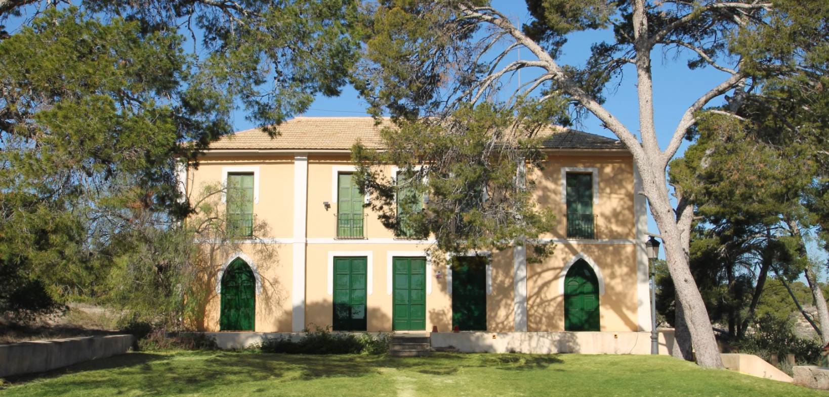 Detached Villa with 7 bedrooms